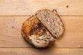 Zadenmix brood, gevuld met lijnzaad, sesam en gierst