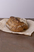 Zadenmix brood, gevuld met lijnzaad, sesam en gierst