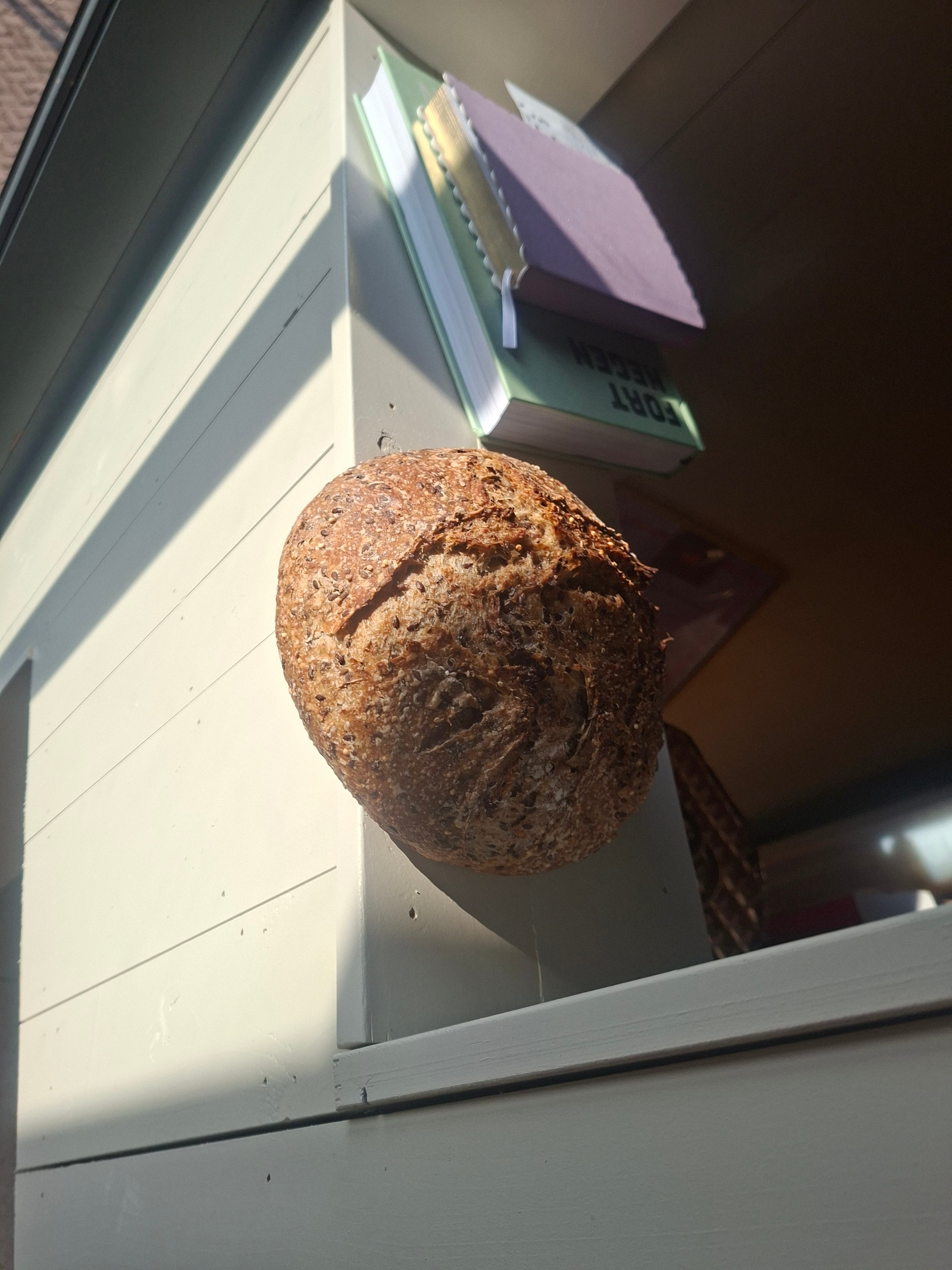 Zadenmix brood, gevuld met lijnzaad, sesam en gierst
